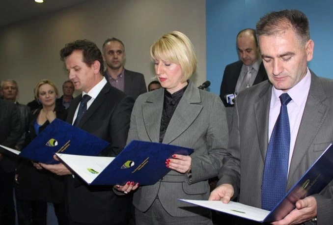 Vlada TŽ obećala 'namaknuti' sredstva kako bi udovoljila zahtjevima radnika