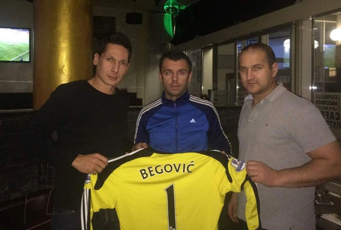 Asmir Begović i Adnan Ćatić pomažu Filipu Blaževiću