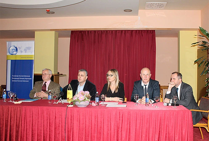 Bh. građani ne vjeruju institucijama i strankama