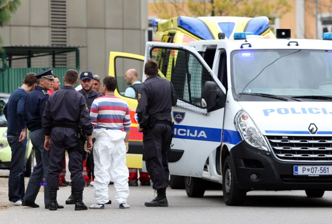 Kao lažni policajac, 21-godišnjak u parku seksualno zlostavljao maloljetnice