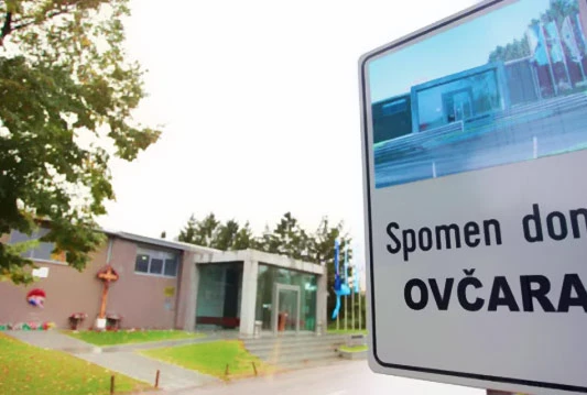 Udovice hrvatskih branitelja odale počast žrtvama na Ovčari