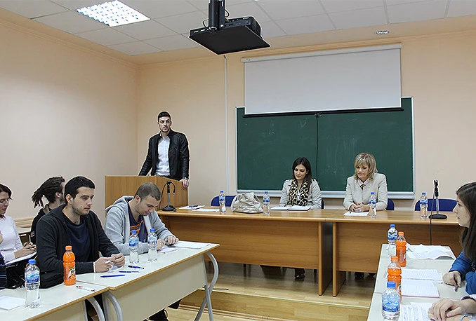 Mostarski učenici se suočili sa studentima Prava