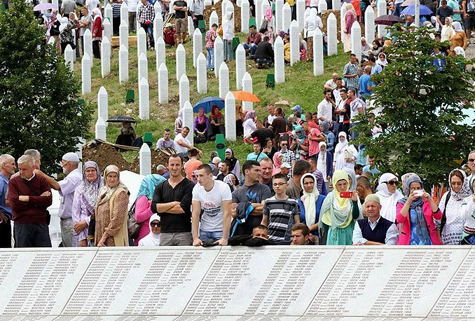 Tri osobe optužene za genocid