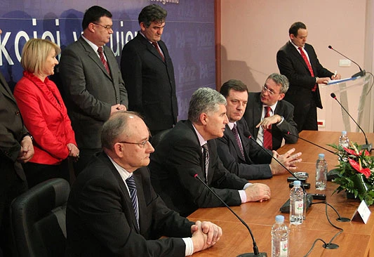 Borenović: Neka HDZ Dodiku da jedno ministarstvo