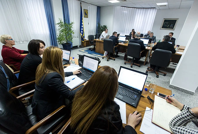 Federalna vlada u mirovinu spremila 50 radnika iz tri poduzeća