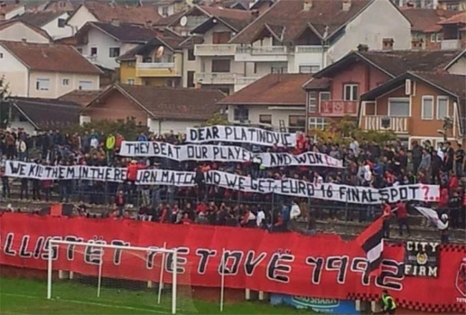 Navijači Škendije: Platini, idemo li na EP ako ubijemo Srbe?