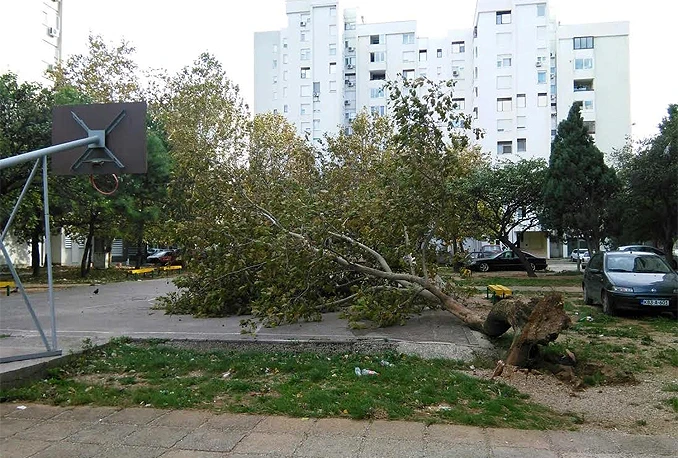 Bura ''pokazala zube'' Mostarcima