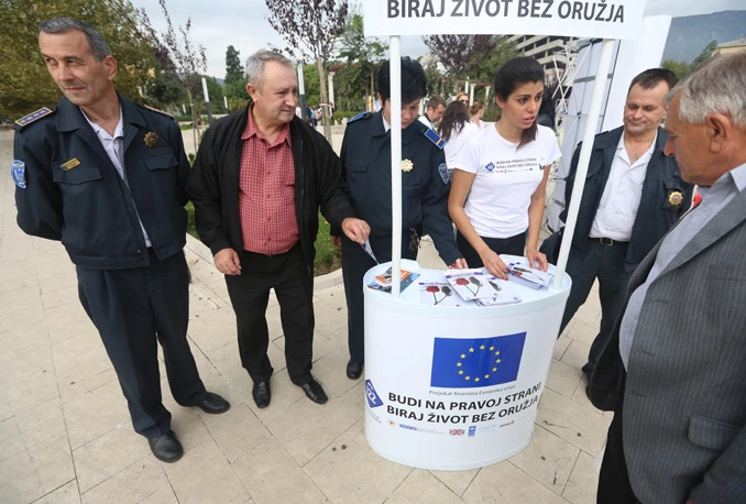Nelegalno oružje uzrok više od 10.000 smrtnih slučajeva u BiH