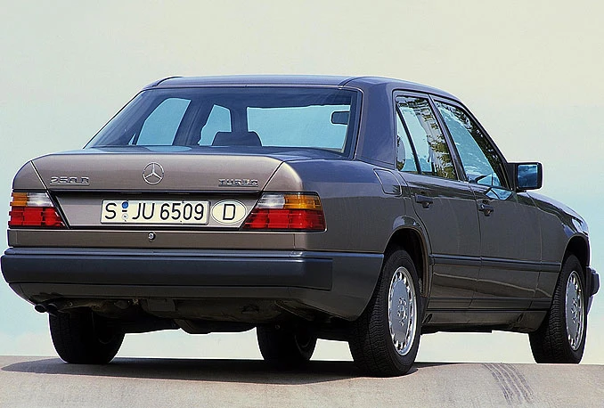 Mercedes W124 slavi 30-ti rođendan