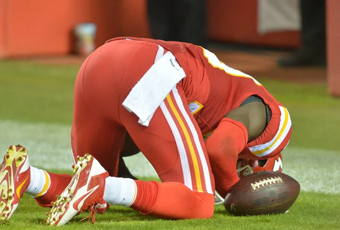 Igrač kažnjen zbog klanjanja na terenu, NFL napadnut sa svih strana