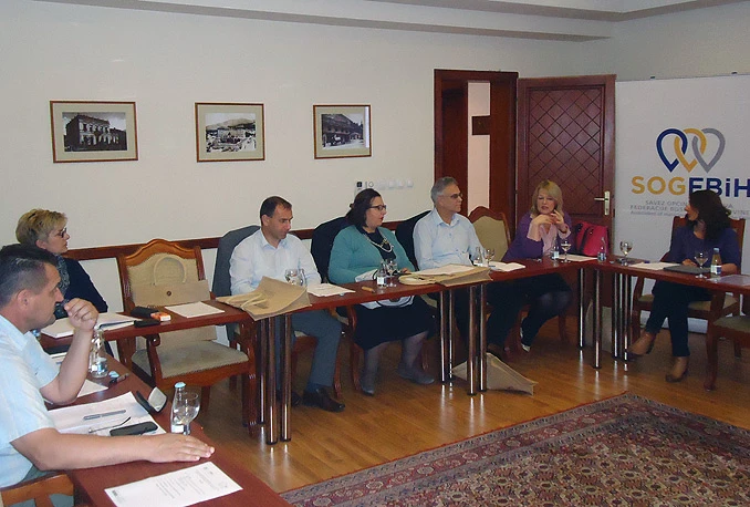 ''E-učenje'' kao mogućnost za unapređenje kvalitete administracije