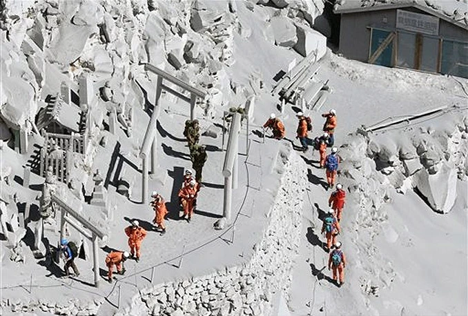 Erupcija vulkana: Na planini našli 30 planinara bez znakova života