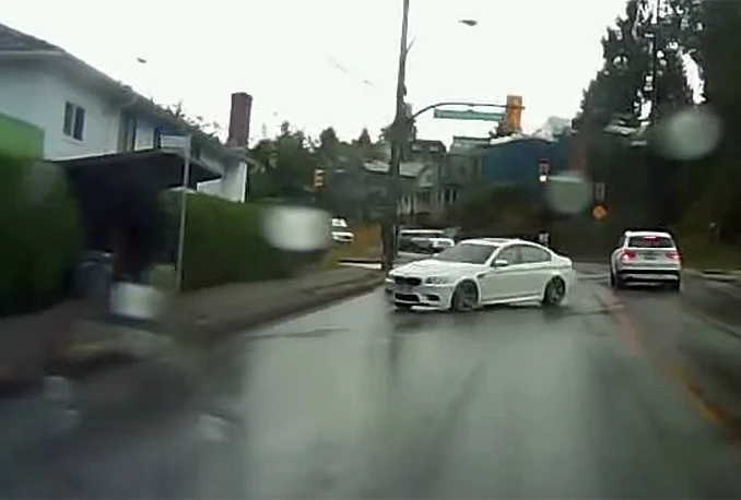 Vozač ovog BMW-a sigurno više na mokrom neće stiskati gas do poda