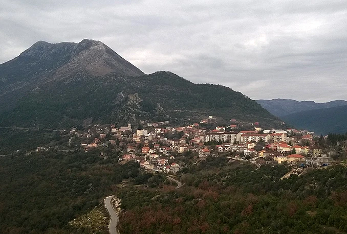 Iz kombija ispali dječaci