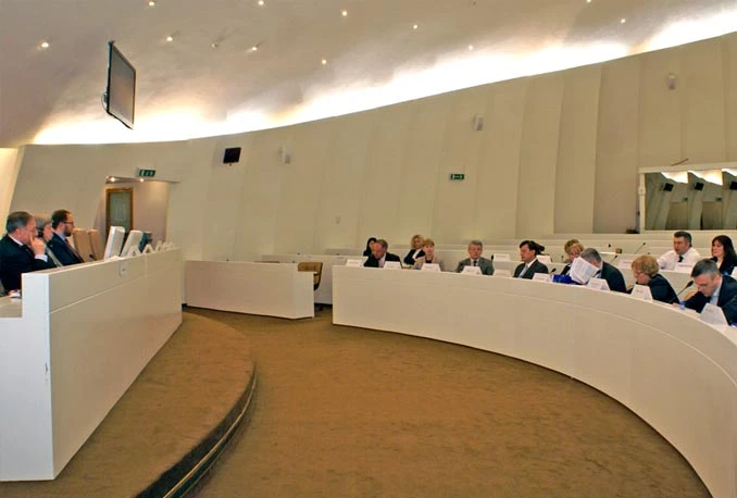 U 75 institucija 22.214 radnika