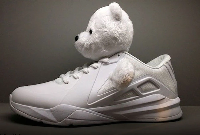 Artest u Kini igra pod imenom Panda's Friend i u posebnim tenisicama