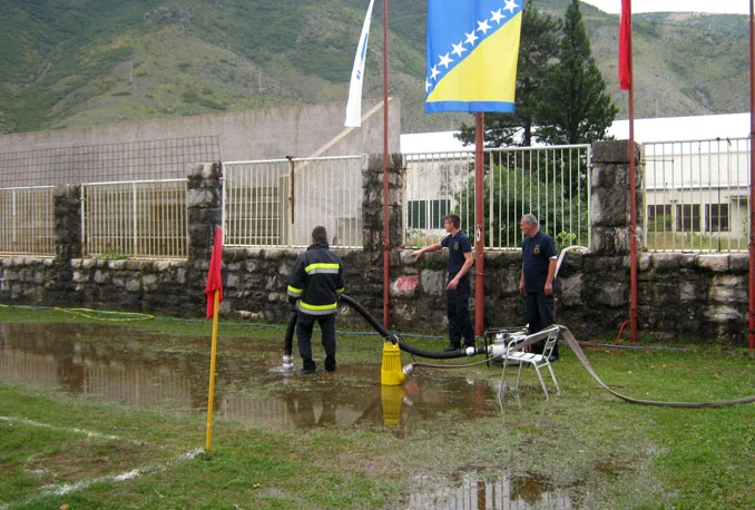 Uvertira za derbi: Juniori Zrinjskog u nemogućim uvjetima svladali Velež