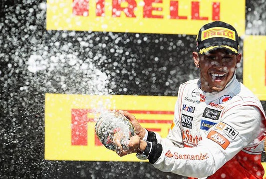 Hamilton slavio u Singapuru