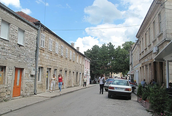 Bileća: Grad u kojem mirno ratuju partizani i četnici