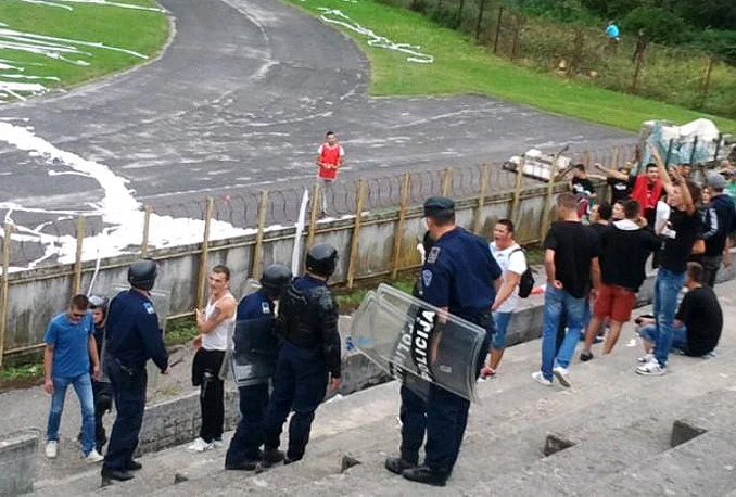Navijači Sarajeva se fizički obračunali sa zaštitarima u Konjicu