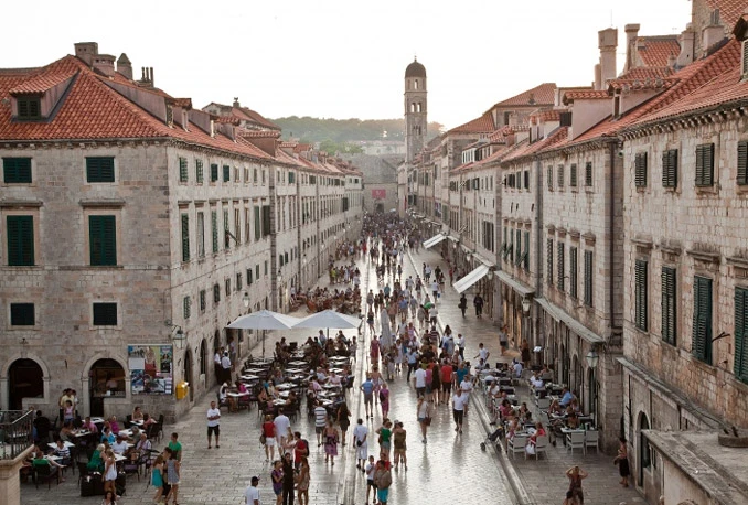 Mostarska biskupija godinama traži svoju zgradu na Stradunu
