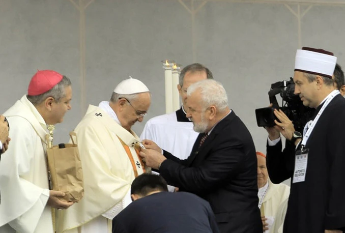 Cerić uručio Srebrenički cvijet Papi Franji na molitvi za mir
