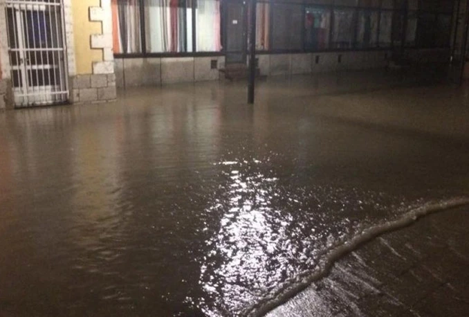 Jako nevrijeme pogodilo Livno, ulicama tekle vodene bujice