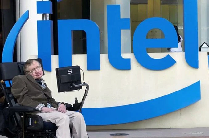 Stephen Hawking testira Intelova invalidska kolica s Linux sustavom