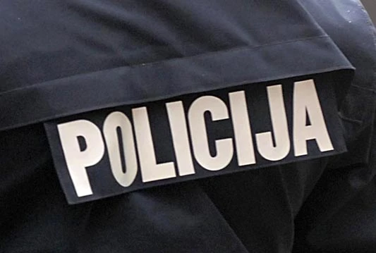 Učenik fizički napao učenicu u toaletu škole