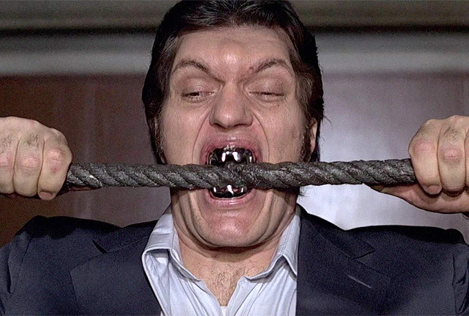 Preminuo negativac iz serijala o Jamesu Bondu