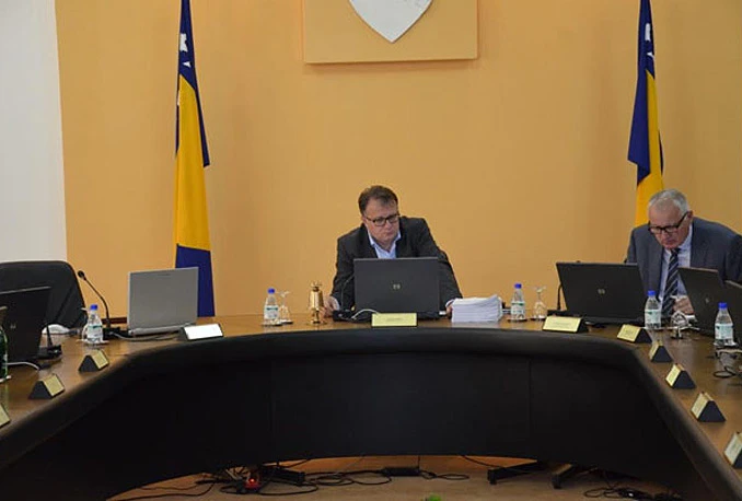 Ni riječi o Lijanoviću i Bahilju: Vlada prodaje vilu i diže novi kredit