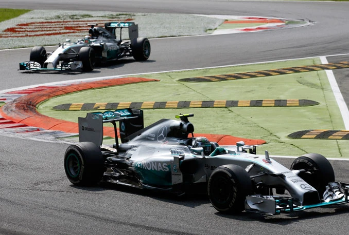 Mercedesi pokorili Ferrarijev dom
