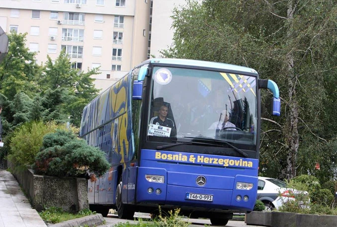 Reprezentativce BiH u Tuzli dočekali brojni navijači, sutra s Lihtenštajnom