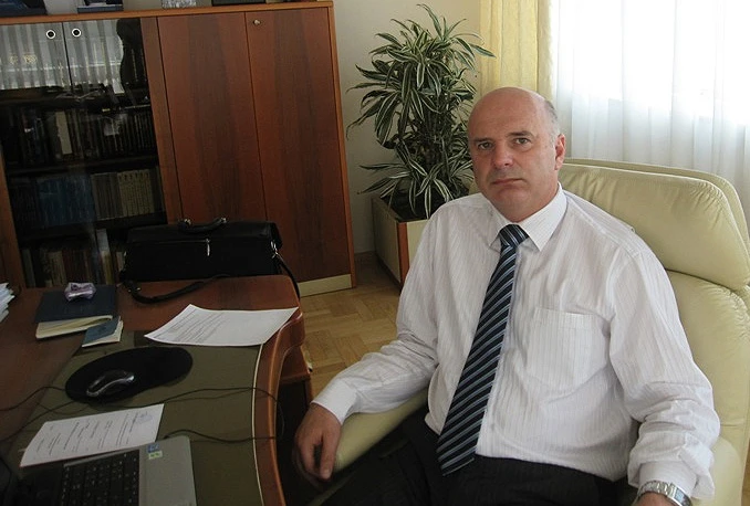 Đacima ponuđen udžbenik iz Federacije za jezik