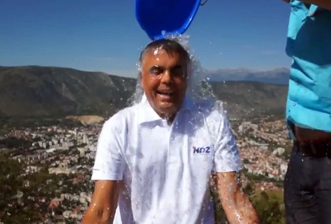 Bevanda se zalio ledenom vodom i pozvao Halilovića i Hadžiomerovića na hlađenje