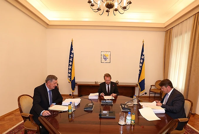 Predsjedništvo BiH: VM sporo realizira pomoć ugroženim područjima; Angažira se vojska za pomoć