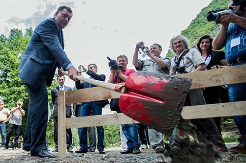 Dodik zakukao: Malo sam plaćen, koliko radim