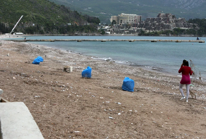 Budvu pogodilo nevrijeme, na plažama morali djelovati spasioci