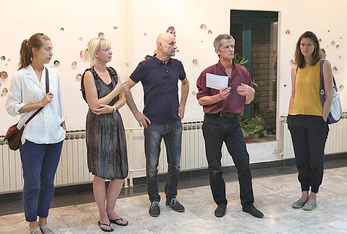 Pogledajte izložbu ''Niđe veze''
