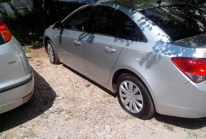 Dokle više: Nepoznati počinitelji izbušili gume na 20 automobila!