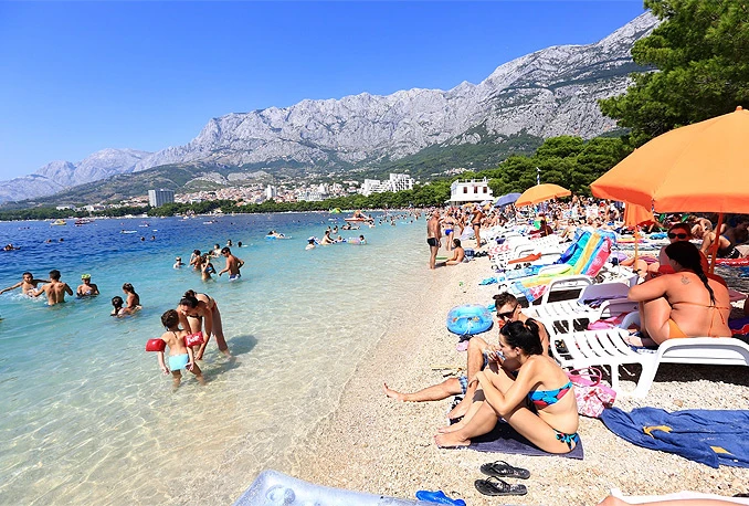 U Makarskoj velika smjena turista