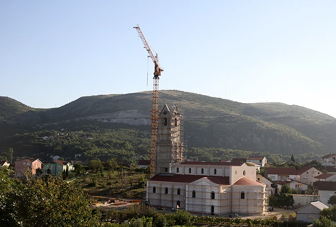Dvadeset i jednu godina nakon osnutka župe, Cim i Ilići dobivaju župnu crkvu