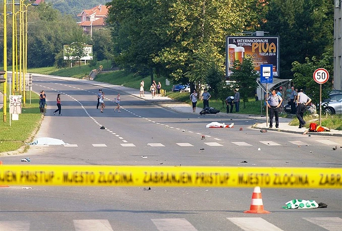 Tuzla: Teška prometna nesreća, poginule tri osobe