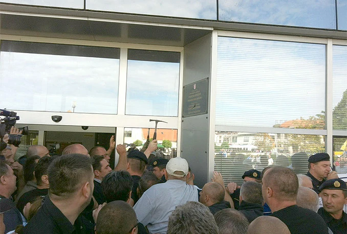 Neće biti referenduma o ćirilici!; Protiv 22 branitelja podignute optužnice zbog skidanja ploča