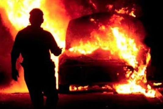 Dijete izgorilo u prevrnutom automobilu