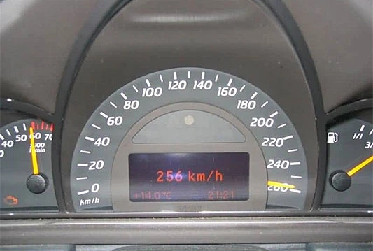 Zbog prebrze vožnje Švicarci mu zaplijenili auto i prodaju ga na dražbi