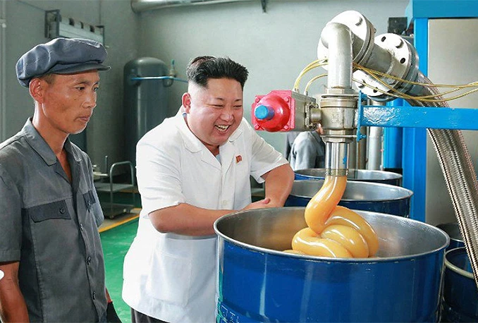 Kim Jong Un oduševljeno gledao mućkanje lubrikanata