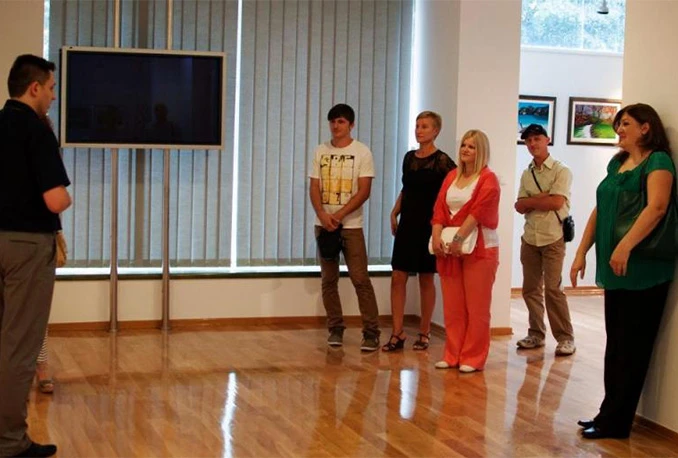 U Klubu ''Aluminij'' u Mostaru otvorena izložba ''Neretva Art''