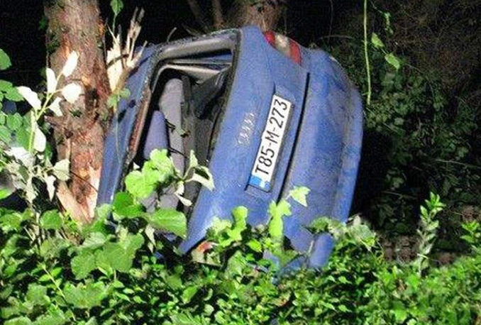 Kod Kalesije u smrskanom Audiju poginula dva mladića
