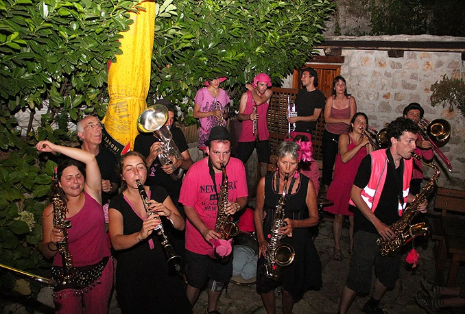 'Pink it black' zabavljao Mostarce u Starom gradu